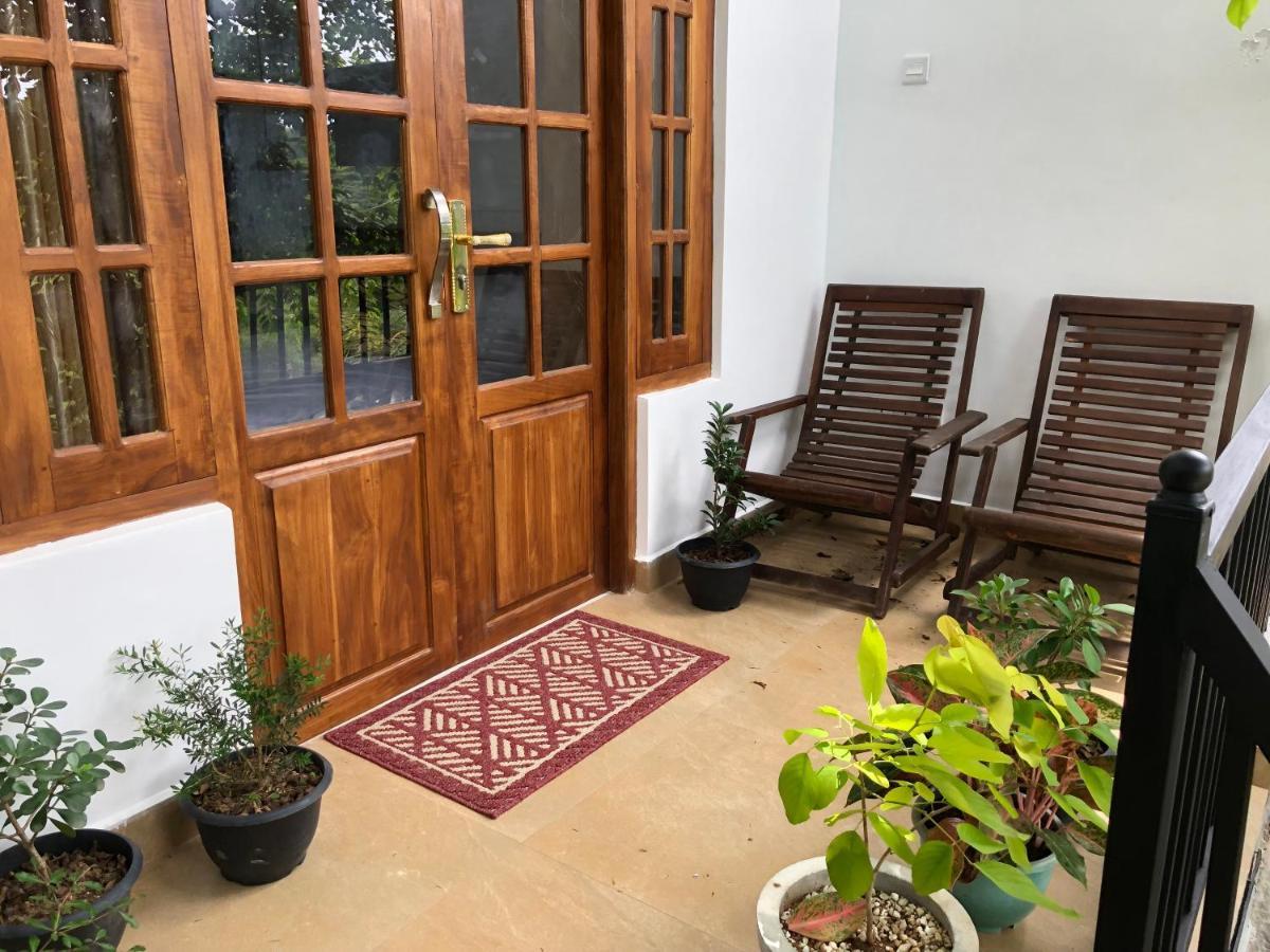 Kandyan Lounge Kiribathkumbura Exterior photo