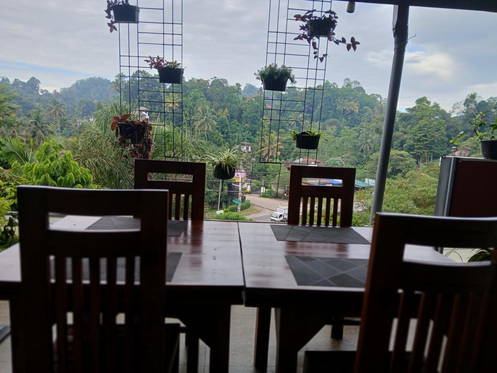 Kandyan Lounge Kiribathkumbura Exterior photo