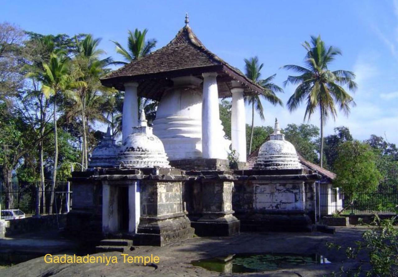 Kandyan Lounge Kiribathkumbura Exterior photo